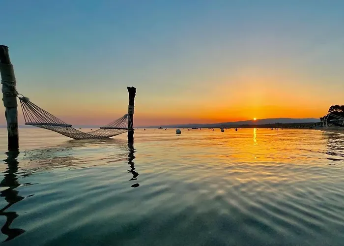 Art - Small Luxury Of The World (adults Only)