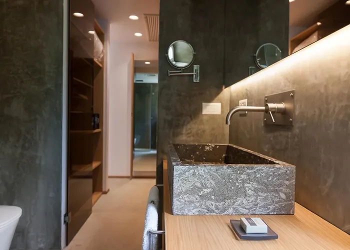 Art - Small Luxury Of The World (adults Only)